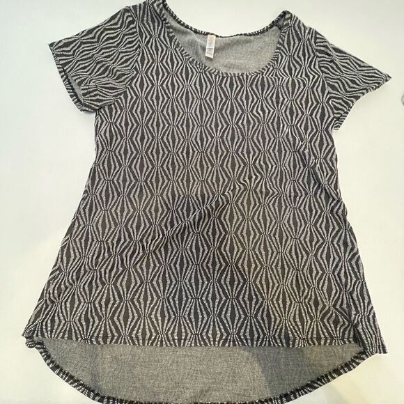 V. Cute Lularoe shirt dips in back modest black and white pattern size Large - Picture 1 of 7